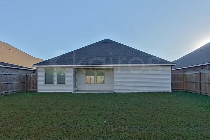 112 Yardley Ct — Photo 15