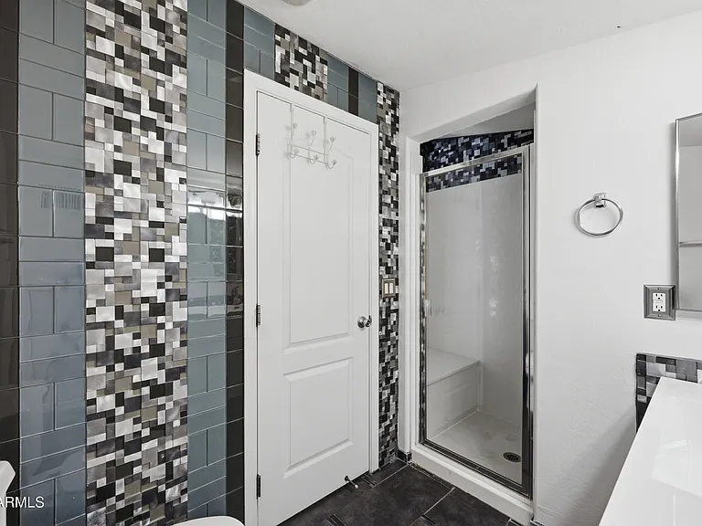 5724 S 21st Pl — Photo 16