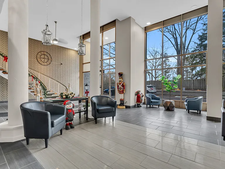 3189 King St E — Photo 14