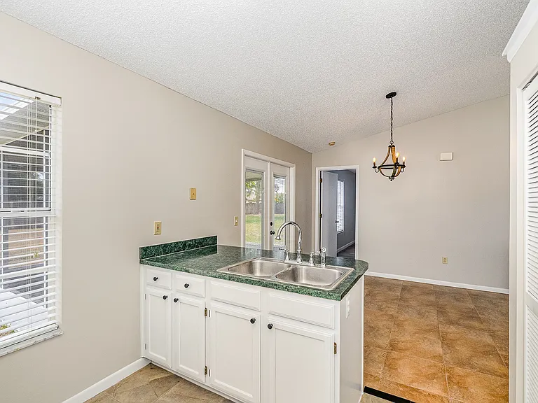 1112 Malone St NW — Photo 3