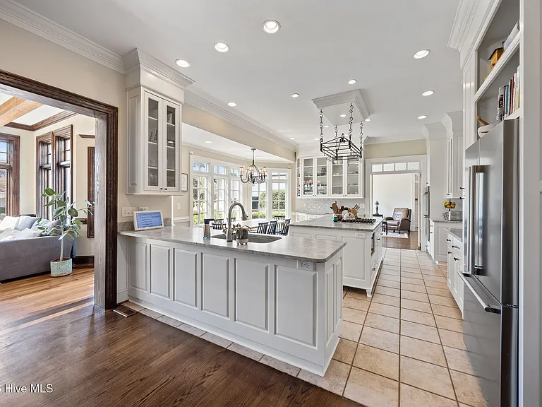 Lexington Dr — Photo 19