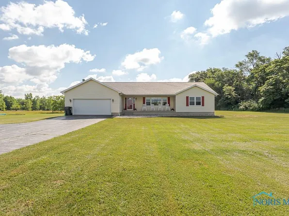 15780 Green Rd, Bowling Green, OH 43402