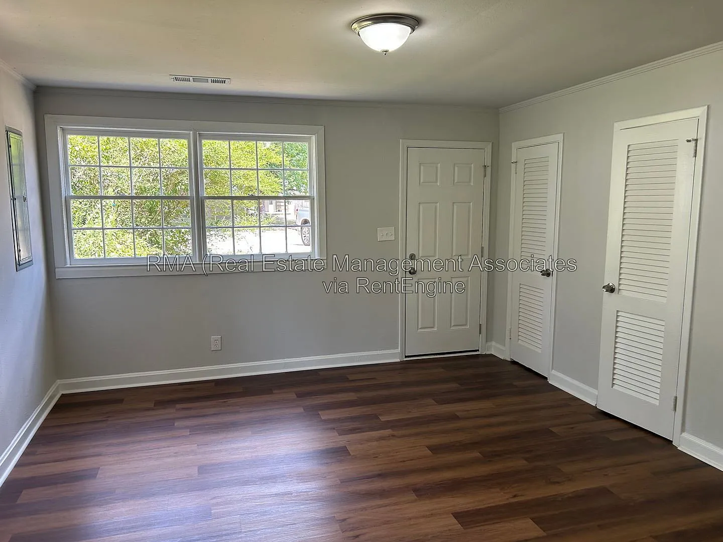 1 bed, 1.0 bath, 875 sqft, $900 — Photo 2