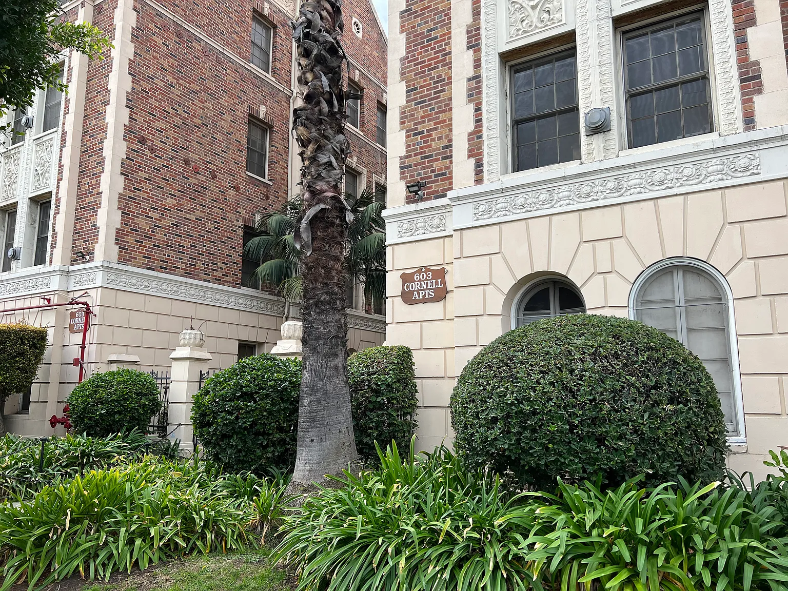 1 bed, 925 sqft, $1,949 — Photo 1