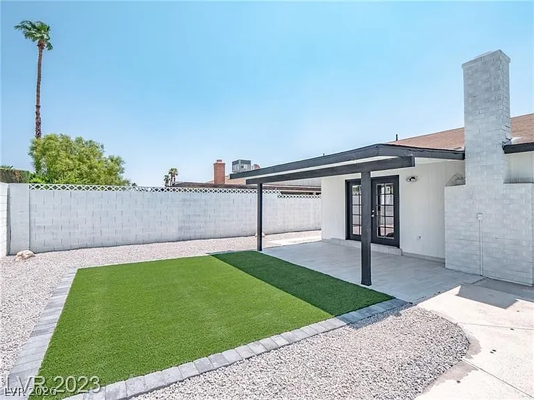 6488 Creston Ave — Photo 35