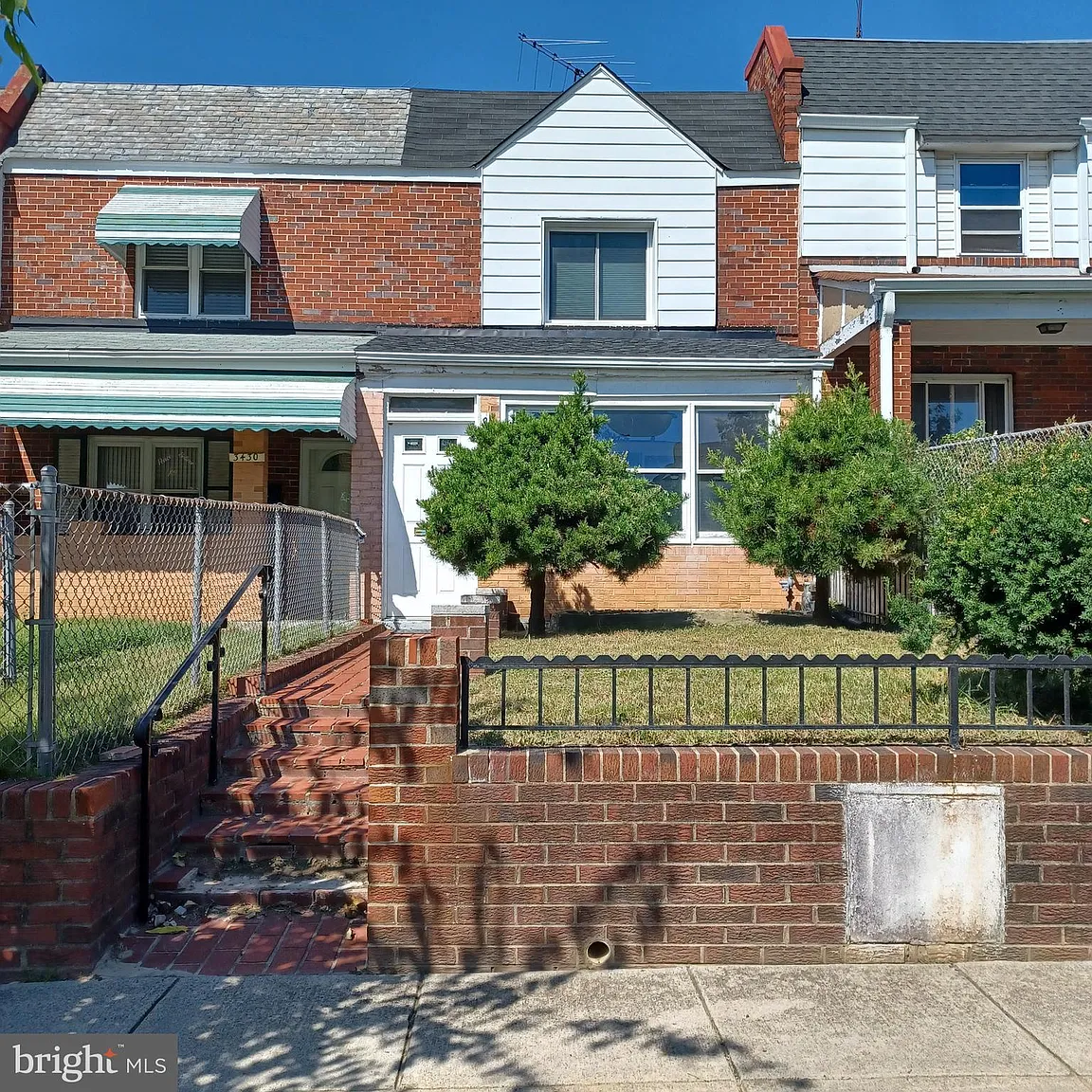 3432 Dix St NE photo 1