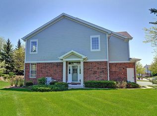 7203 Chestnut Hills Dr #7203, Willowbrook, IL 60527