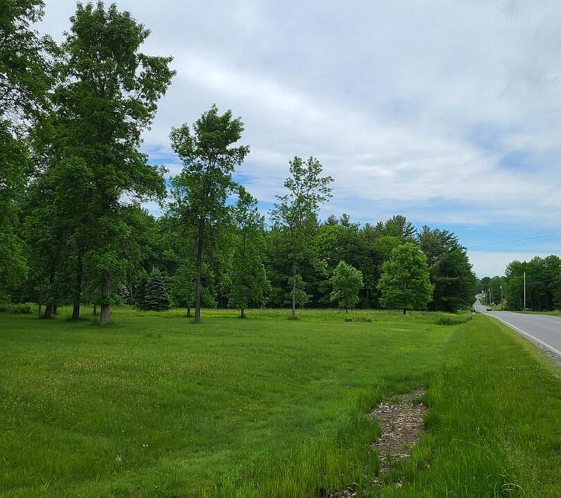 2nd image of 2532 Middle Road