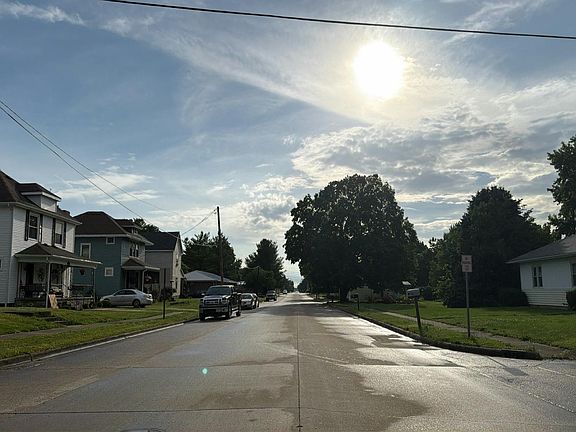 5th image of 24 E Woodyard Ave