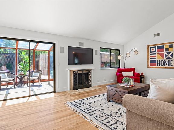 2nd image of 5 Deerfield Lane