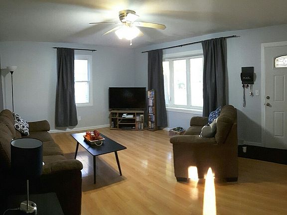 3rd image of 4938 Arlington St