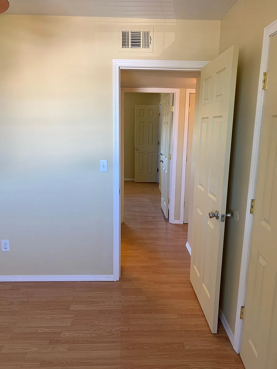 Building Photo - 604 S Montgomery St #1
