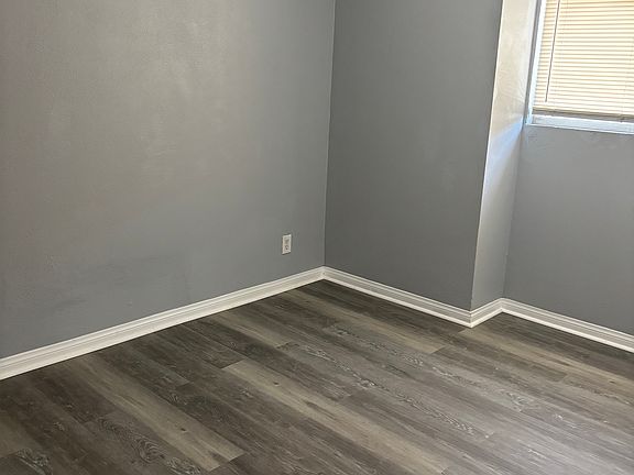 4th image of 4715 Live Oak St #18