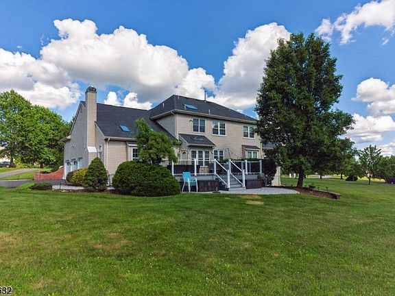 4th image of 9 Meadow Run Rd