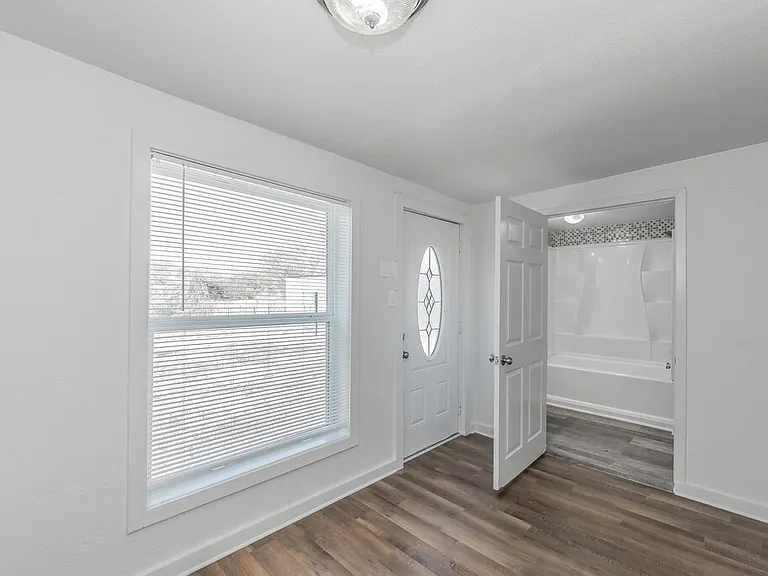 505 N Lamar St — Photo 24