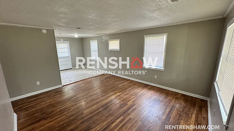 3 bed, 1.0 bath, 936 sqft, $1,195 — Photo 2