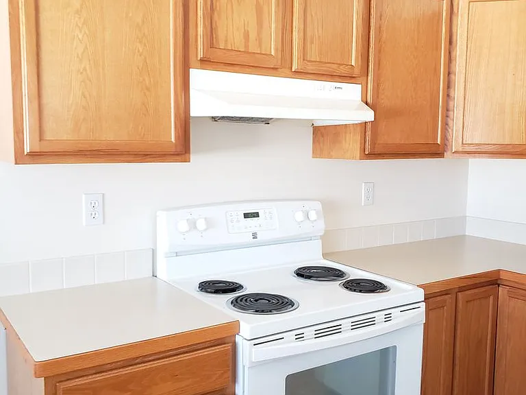 587 Eastmont Ave — Photo 14