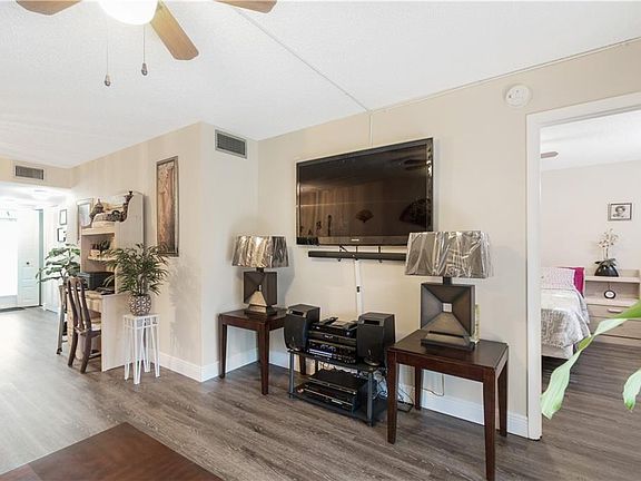 5th image of 10120 Sunrise Lakes Blvd APT 109