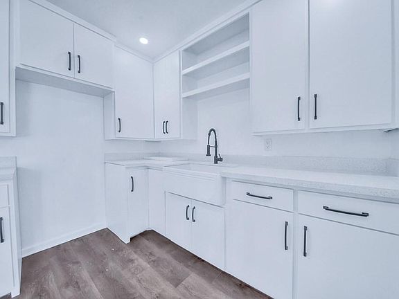 5th image of 443 Villa Verde Dr