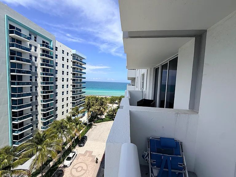 9195 Collins Ave #913 — Photo 2