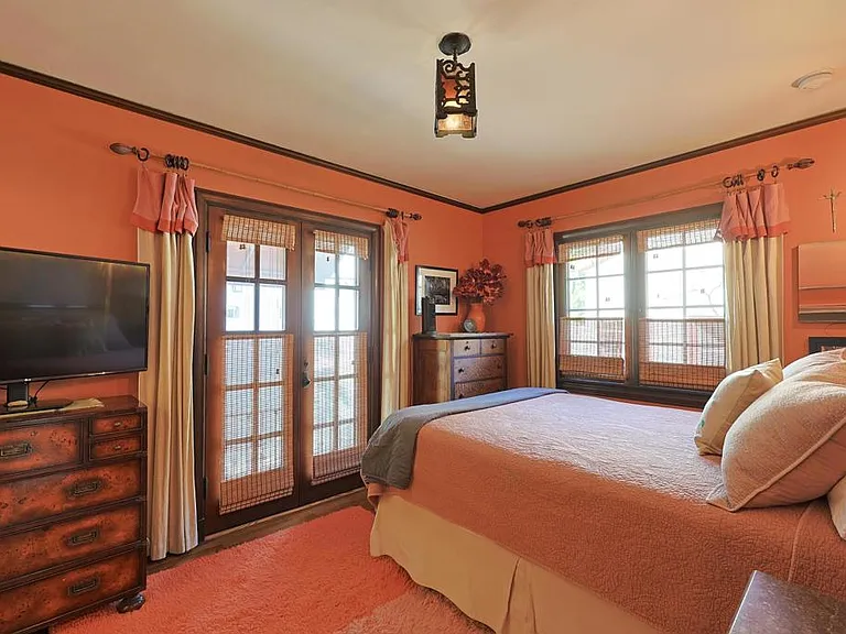 1027 Adella Ave — Photo 25