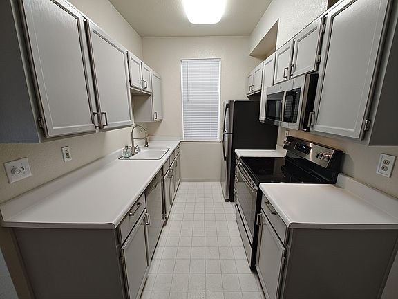3rd image of 53 Lakeshore Ct