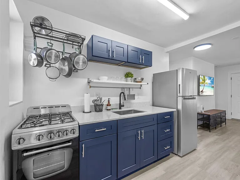 2021 Plunkett St #2019 — Photo 6