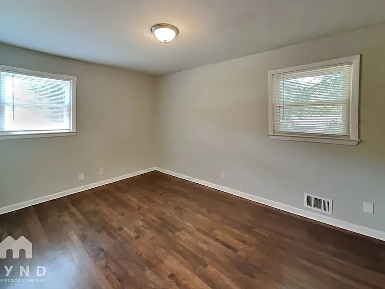 2715 Carriage Ln — Photo 12