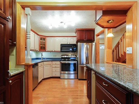 2nd image of 676 Hickory Grove Ct #28C