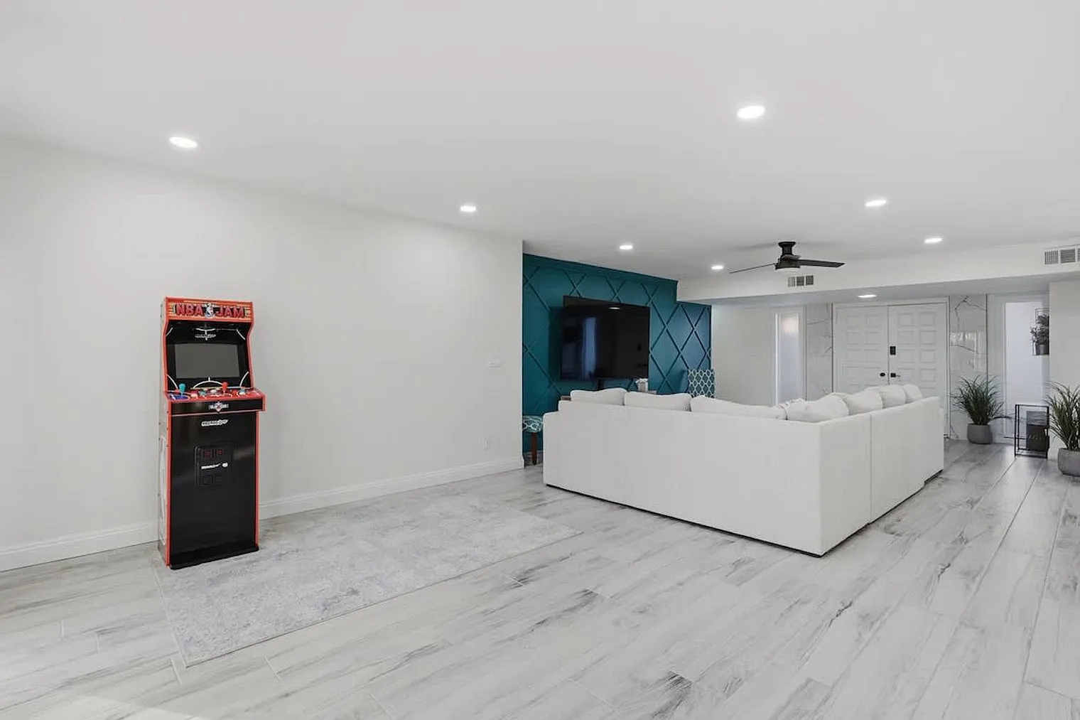4 bed, 3.0 bath, $4,672 — Photo 4