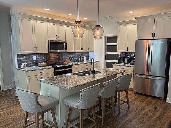 5th image of 122 Kings Harbor Dr
