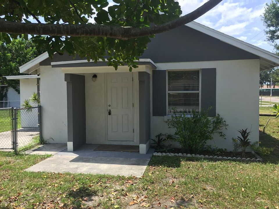 1st image of 124 26th Ave E