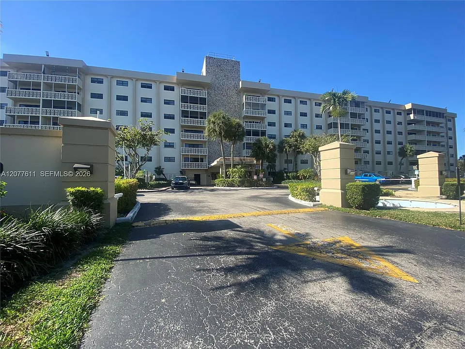 800 NE 195th St #709
