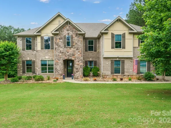 240 Bells Crossing Dr, Mooresville, NC 28117