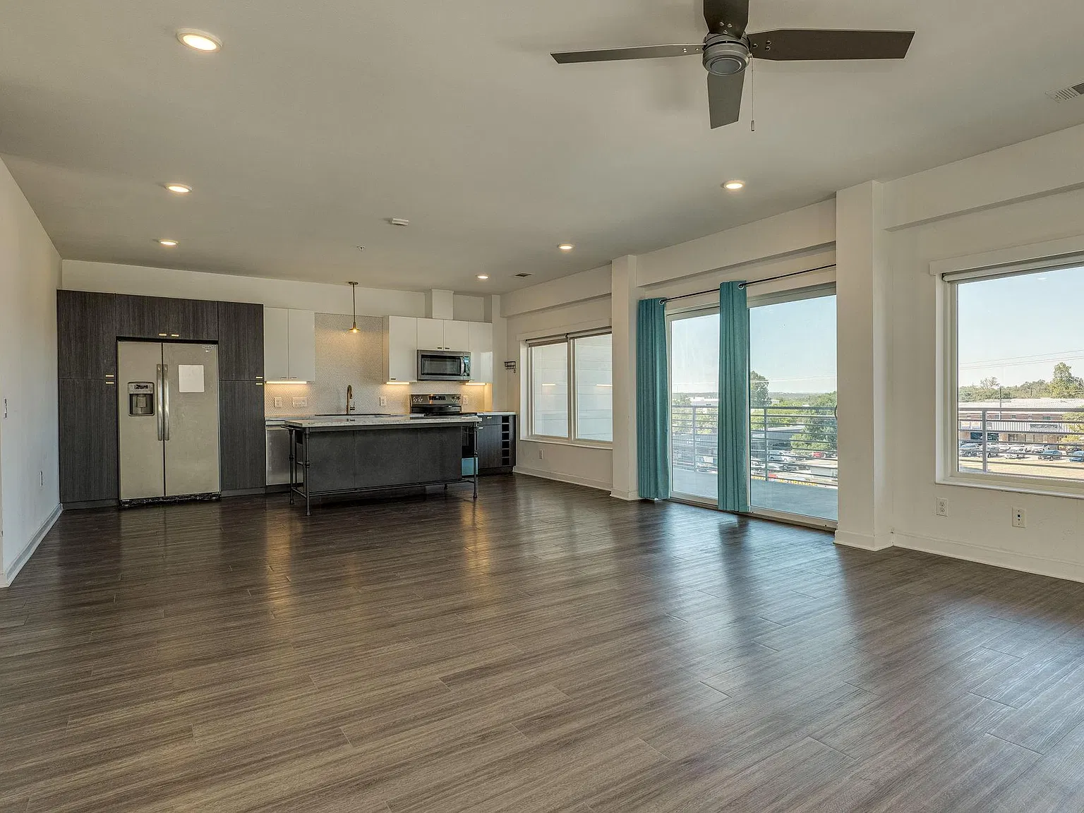 2 bed, 2.0 bath, 1370 sqft, $2,350 — Photo 3