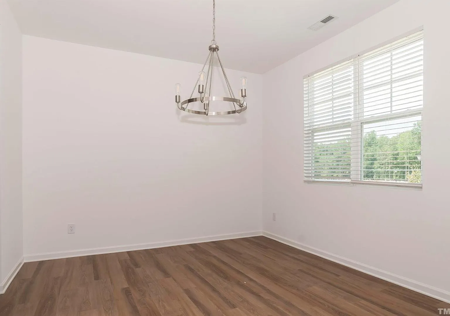 4 bed, 2.5 bath, 2455 sqft, $2,250 — Photo 3