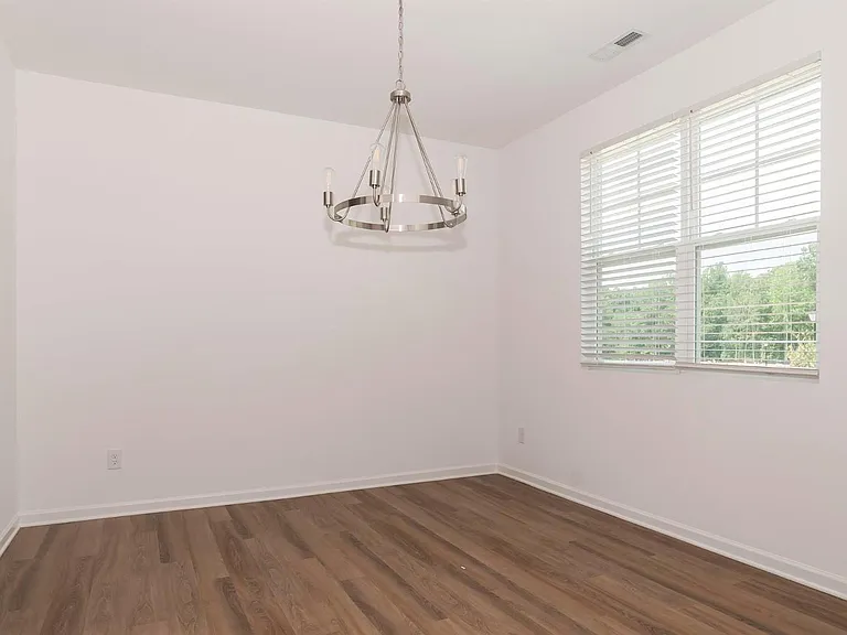1628 Haltwhistle St — Photo 3