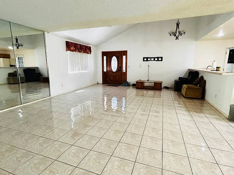 2346 Seabright Ave — Photo 2