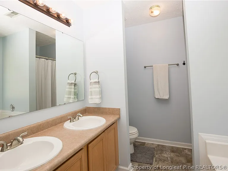112 Raymond St — Photo 38