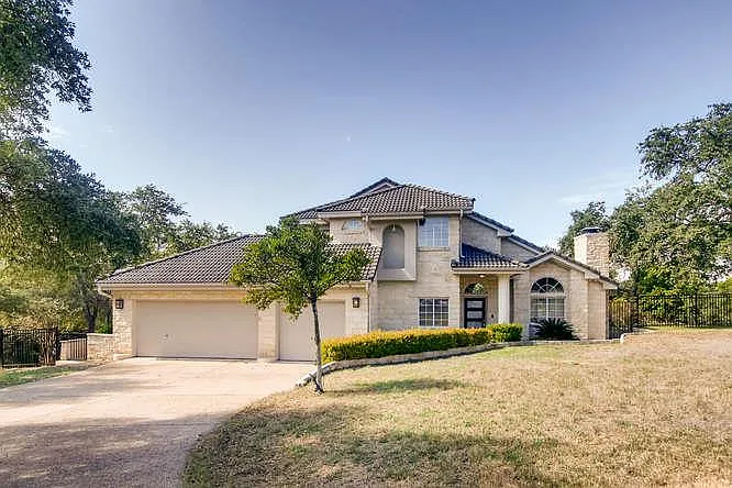 400 Canyon Rim Dr — Photo 2
