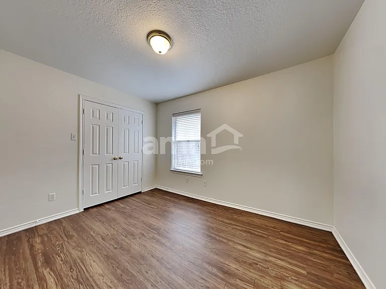 1082 Springhill Dr — Photo 13