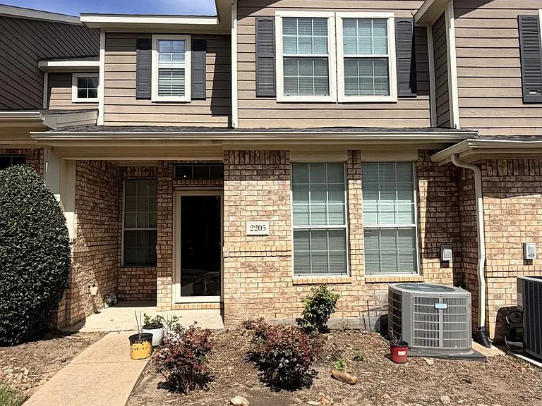 2205 Stoneleigh Pl — Photo 27