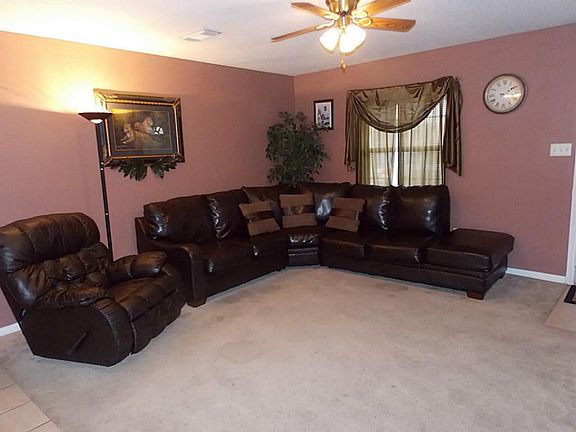 2nd image of 3033 Jefferson Dr