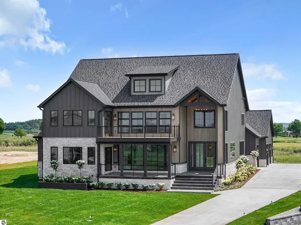 4162 Dornoch Ct, Williamsburg, MI 49690