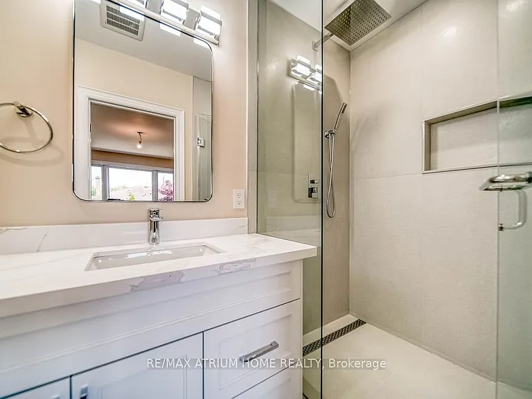 4 Palomino Cres — Photo 9