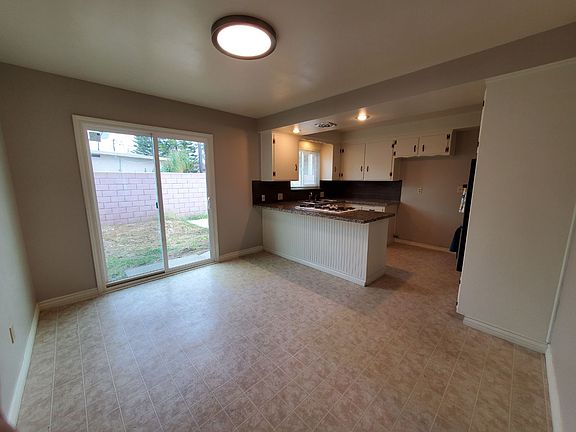4th image of 17561 Merrill Ave
