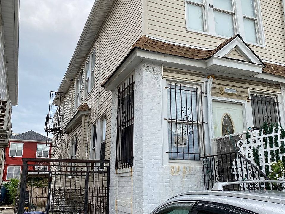 2nd image of 3053 Brighton Ct