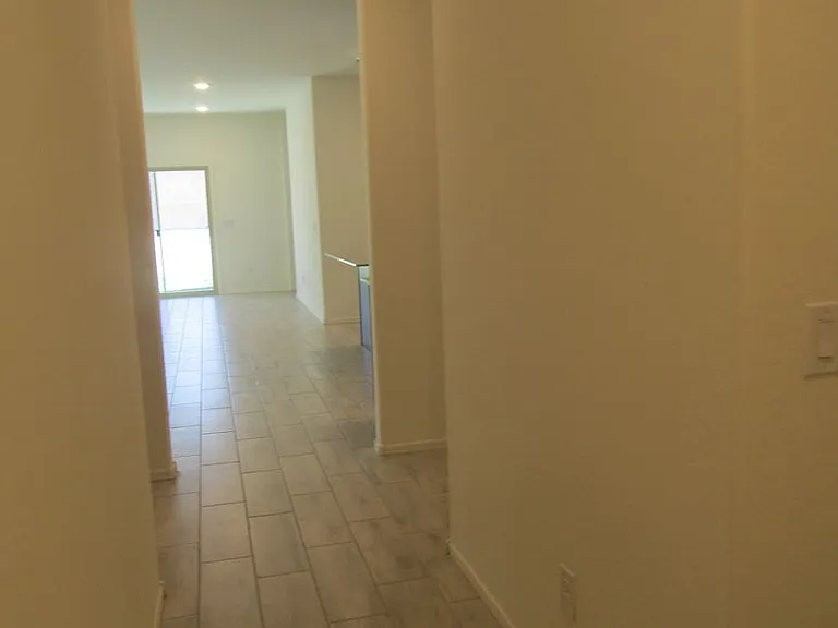 188 W Seven Seas Dr — Photo 2