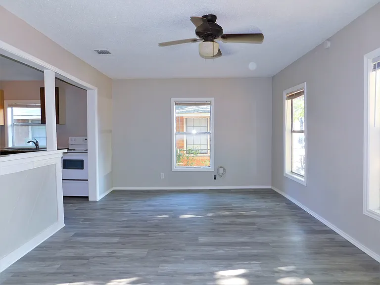 1014 Peak St — Photo 8