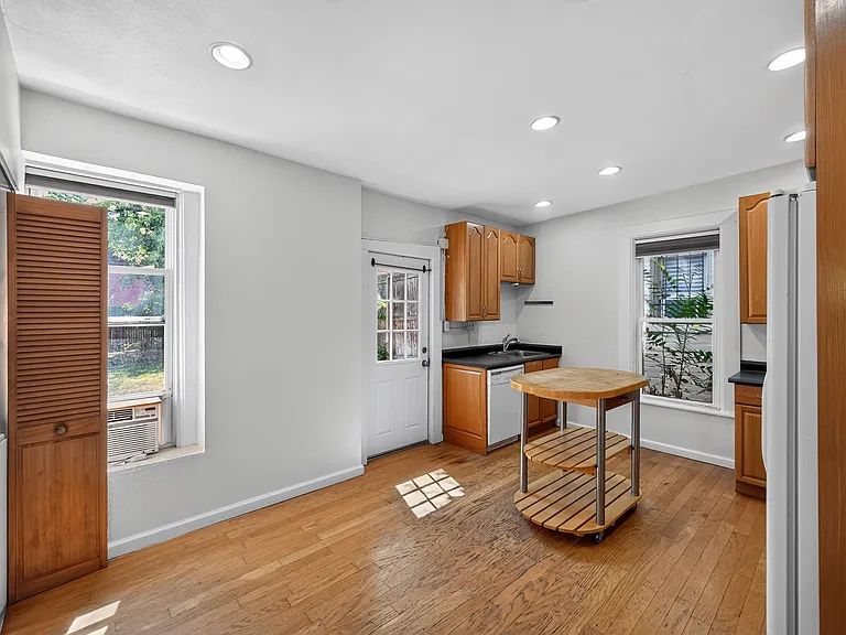 2136 N Lafayette St #2136 — Photo 4